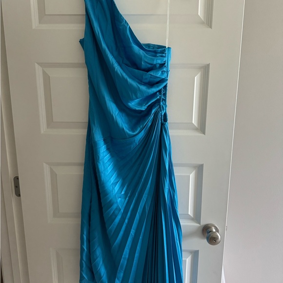 Elegant Blue One-Shoulder Dress - Picture 4 of 5